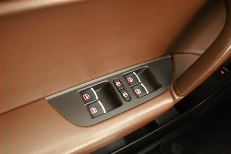Volkswagen Touareg (2010) 4.2 V8 TDi, 4X4, Automat - fotka 17 z 17