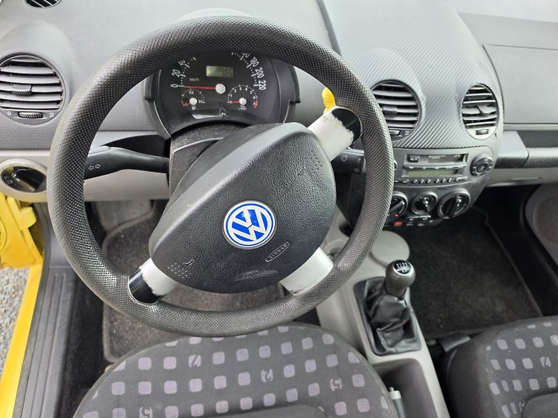 Volkswagen New Beetle 2.0 i  - fotka 17 z 19