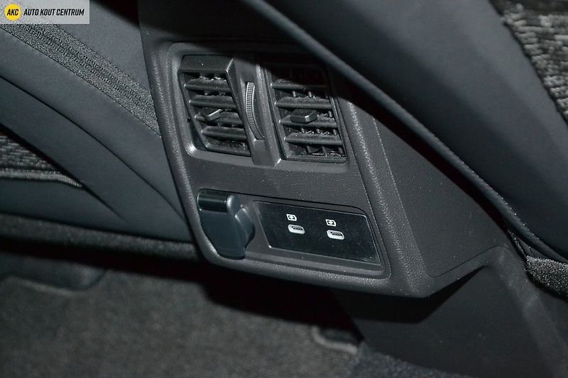 Renault Captur techno E-Tech full hybrid 145 - fotka 16 z 58