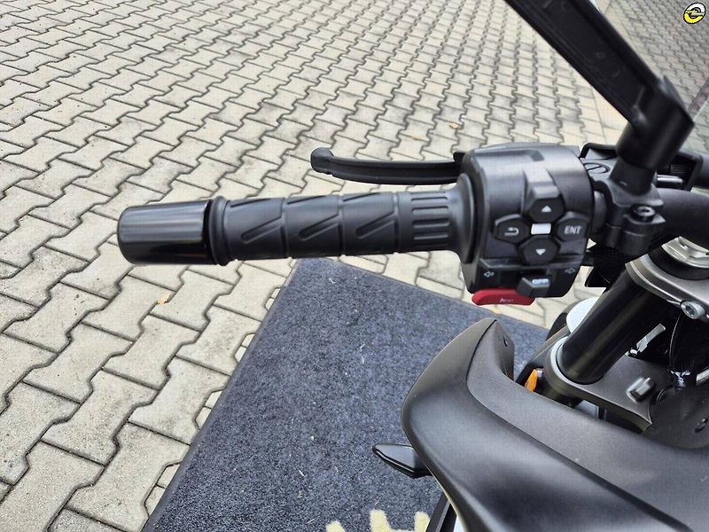 CFMOTO 450 NK (2026) 2026) – 1.majitelka, ZÁRUKA 20 - fotka 17 z 20