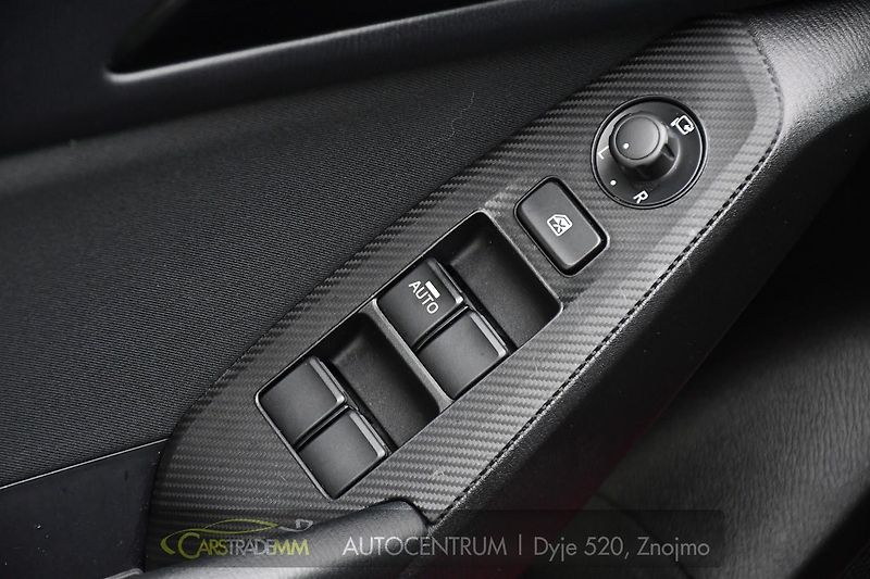 Mazda 3 2,0 SkyActiv 2xkola - fotka 21 z 49