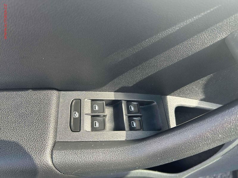 Škoda Octavia (2014) 1.2TSi, AC, výhřev sed - fotka 11 z 15