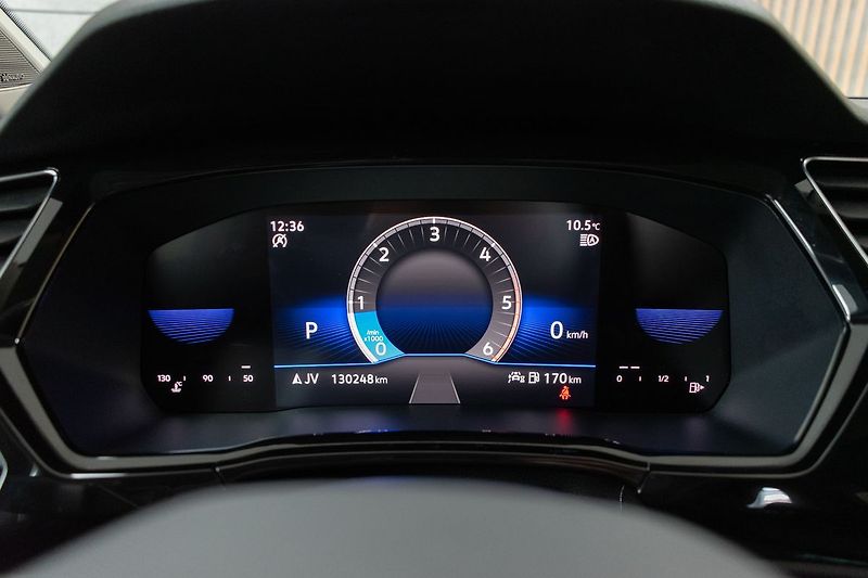 Volkswagen Touran 2.0TDI TAŽNÉ*WEBASTO*DPH*ČR 1M - fotka 26 z 51