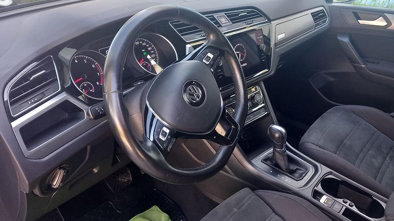 Volkswagen Touran 1.5 TSI, ČR, DSG - fotka 8 z 22