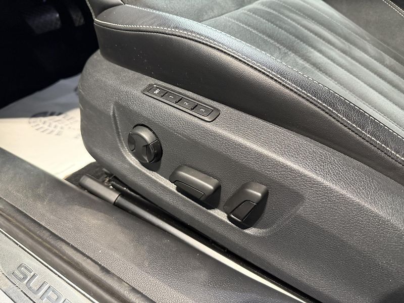 Škoda Superb 2.0 TDI 110kW Style Combi DSG - fotka 12 z 15