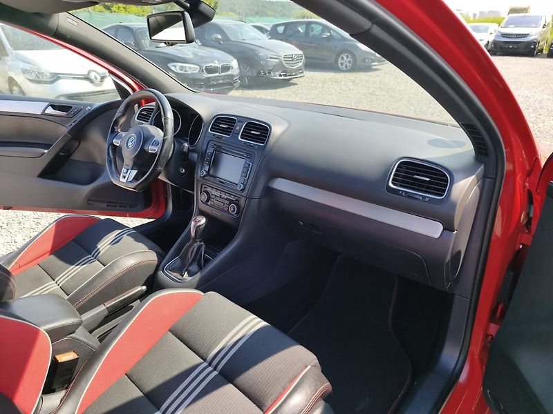 Volkswagen Golf (2012) - fotka 17 z 30