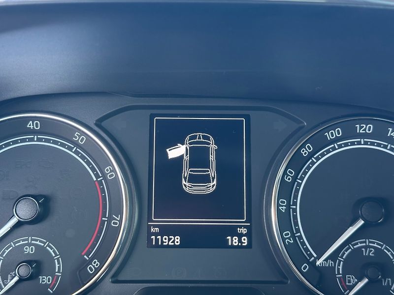 Škoda Fabia (2024) 1.0TSi DSG, FULL-LED, APP, - fotka 10 z 19