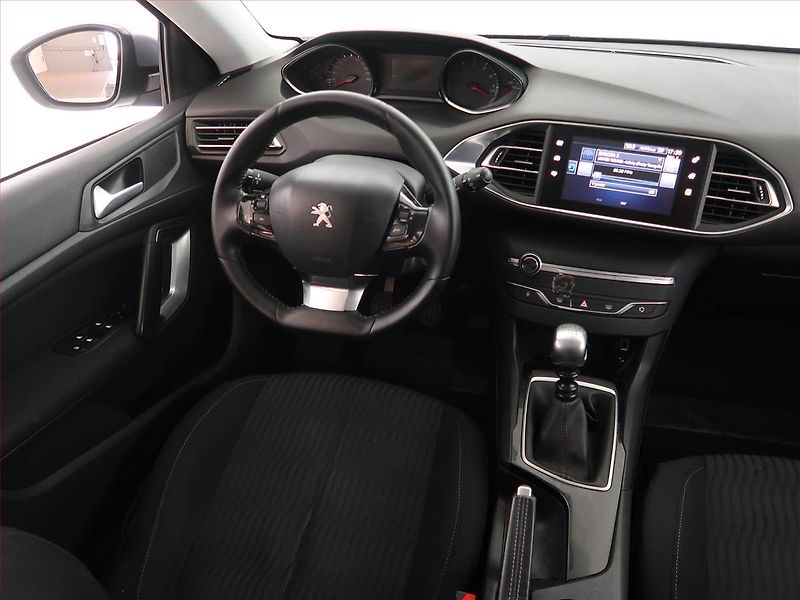 Peugeot 308 (2017) 1.2 PureTech, ČR,1.maj - fotka 7 z 17