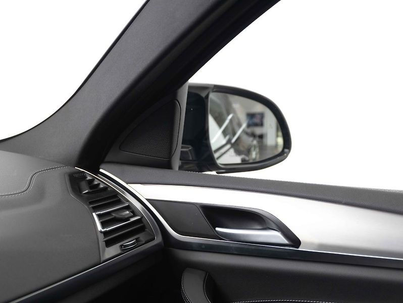 BMW X4 M40i - fotka 16 z 23