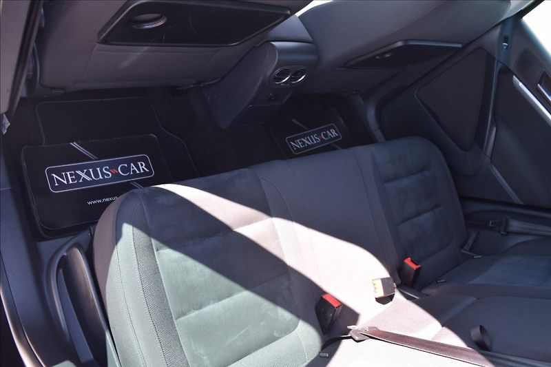Volkswagen Tiguan 1,4 TSI 92KW R-LINE TOP STAV! - fotka 19 z 48