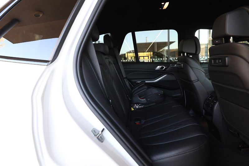 BMW X5 xDrive40i - fotka 9 z 33