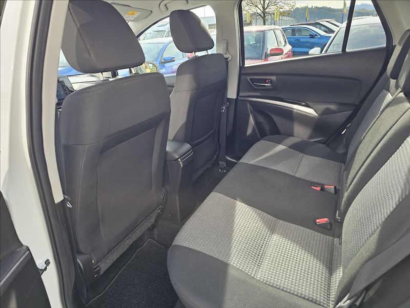 Suzuki SX4 S-Cross 1,4 T BoosterJet AllGrip 4x4 - fotka 25 z 45