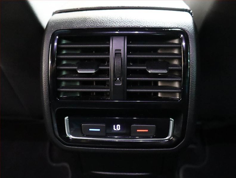 Volkswagen Passat (2021) 2.0 TDI, Automat, Kůže, Navi - fotka 30 z 31