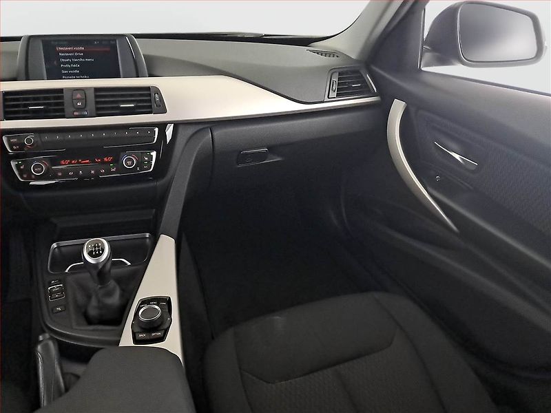 BMW Řada 3 (2018) 318 d, Serv.kniha, Tempomat - fotka 8 z 18