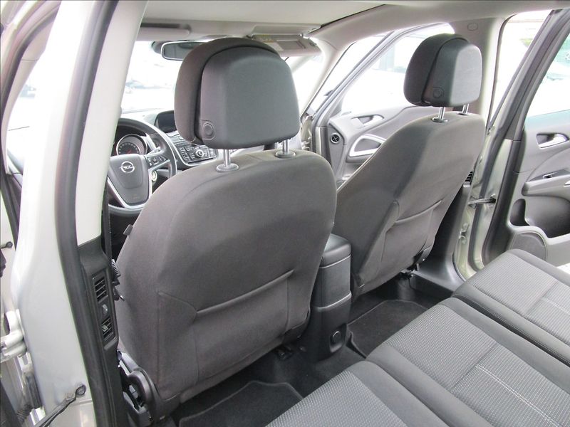 Opel Zafira Tourer 1.6CDTi aut. Klima, pan - fotka 27 z 42