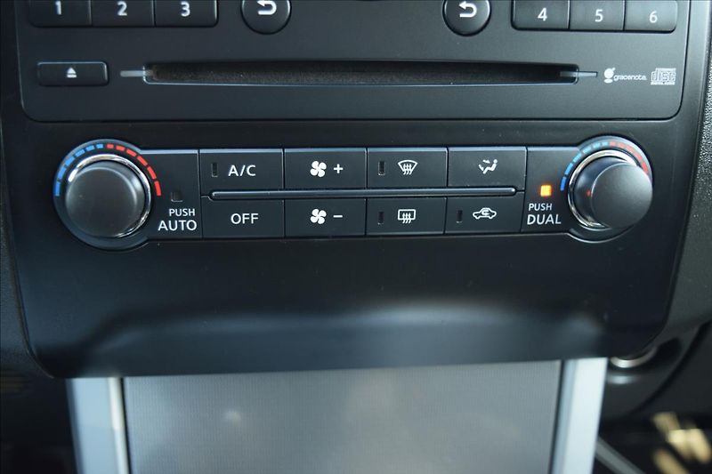 Nissan Navara 3,0 dCi V6 170KW TAŽNÉ 4X4 ALU - fotka 48 z 55