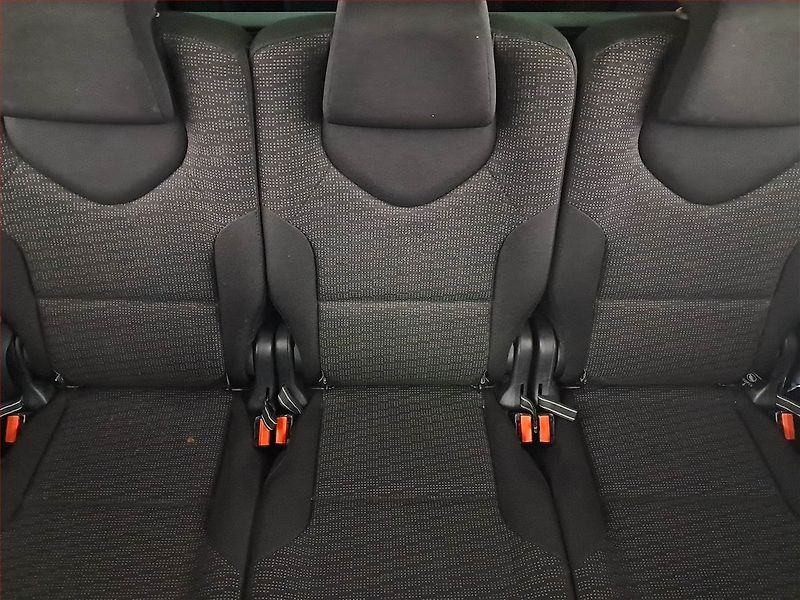 Peugeot 308 (2011) 1.6 HDi, 7 míst, Eko.zaplacen - fotka 10 z 17