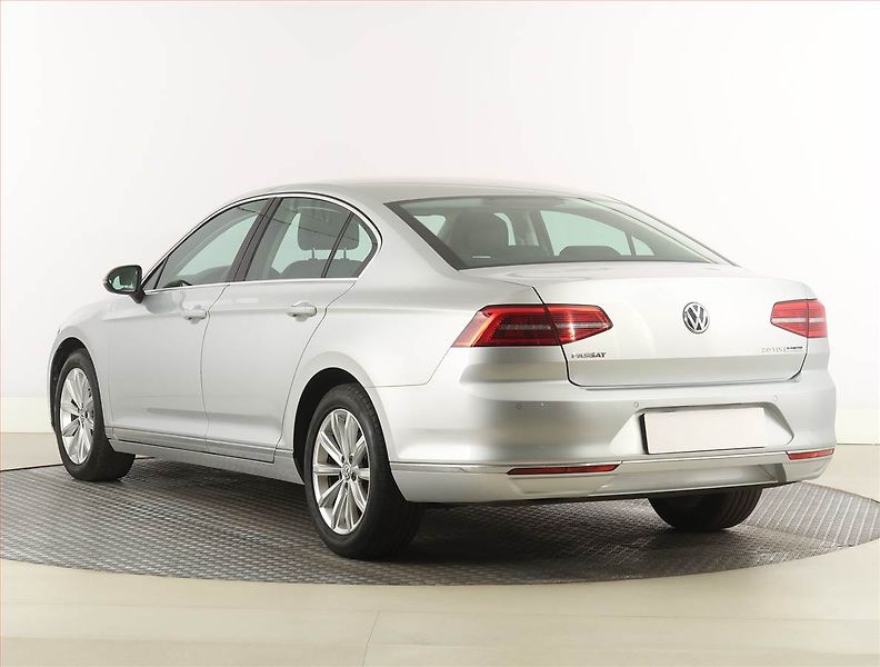 Volkswagen Passat (2016) Business 2.0 TDI, Automat - fotka 4 z 23