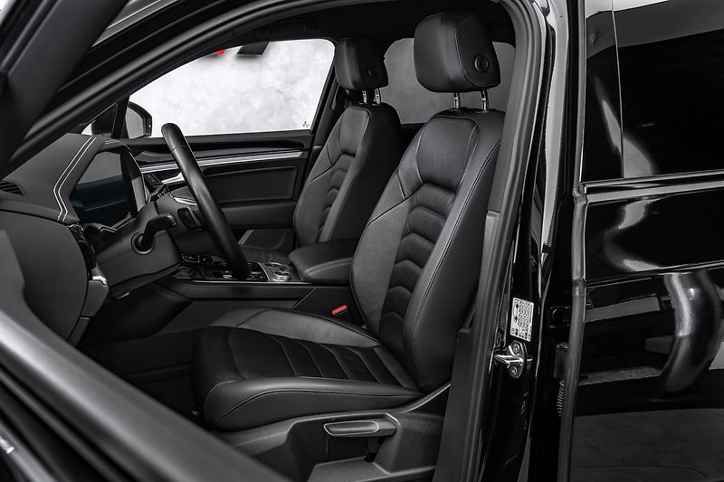 Volkswagen Touareg 210kW R-Line 4M IQ.Light - fotka 13 z 23