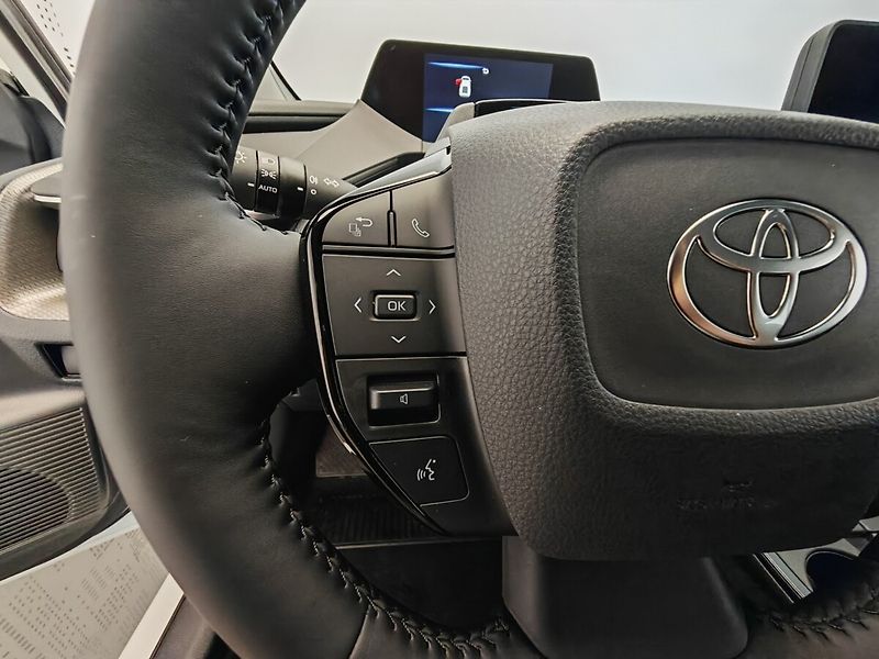 Toyota Prius 2.0 Plug-in Hybrid Prestige - fotka 23 z 38