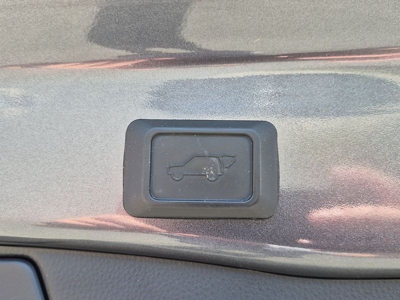 Toyota RAV4 Executive 2,5 Hybrid e-CVT 4WD - fotka 26 z 30