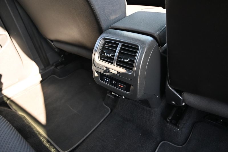 Volkswagen Touran 1.2TSI 81KW Comfort 7mist 3/17 - fotka 39 z 60