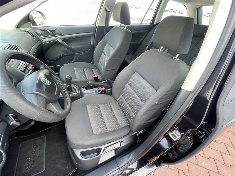 Škoda Octavia 1,4 TSi,90kW,serv.kn. - fotka 11 z 19