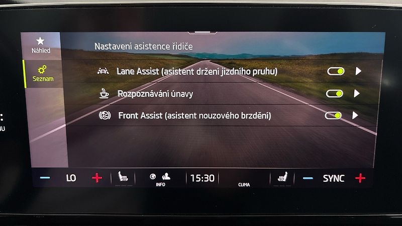 Škoda Octavia 2.0 TDI Style Combi - fotka 22 z 24