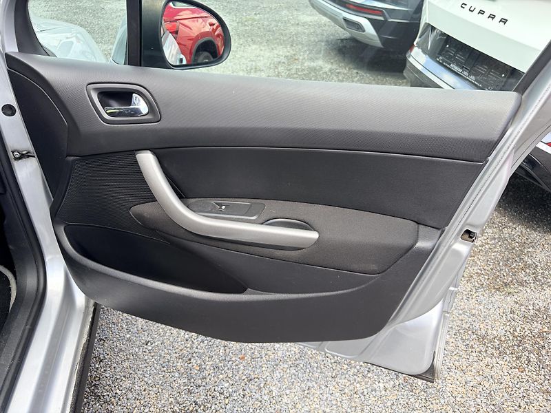 Peugeot 308 SW 1.6HDI TAŽNÉ - fotka 23 z 27