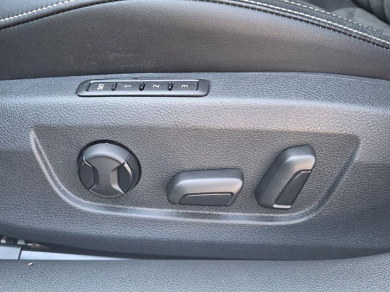 Škoda Superb Combi 2.0 TSI DSG Style+ 140 k - fotka 21 z 25