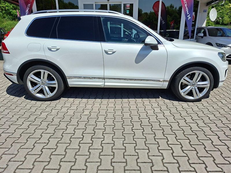 Volkswagen Touareg (2015) 4.2TDI 250kW R-LINE -ČR - fotka 8 z 49