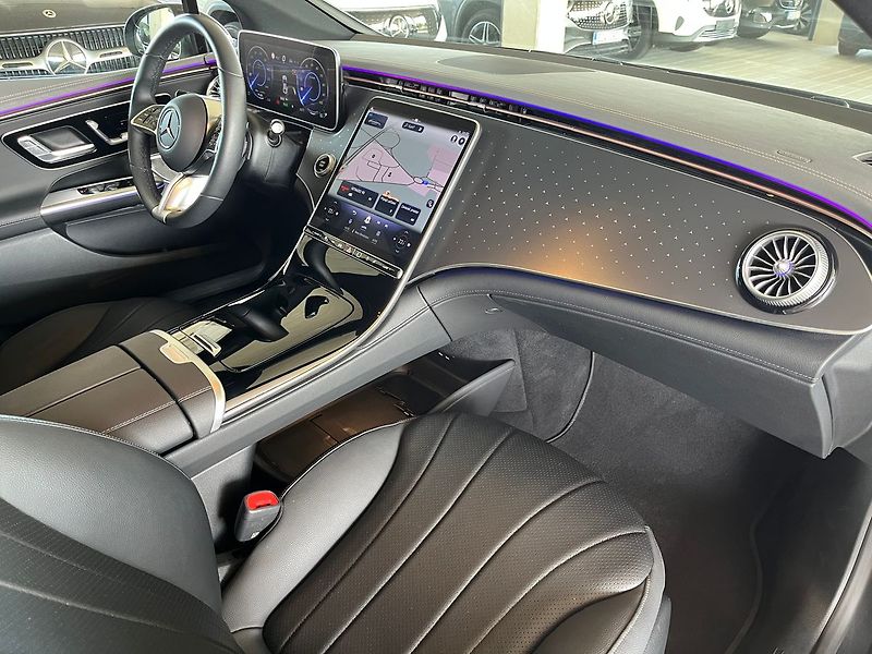 Mercedes-Benz EQE 300 Electric Art - fotka 18 z 19