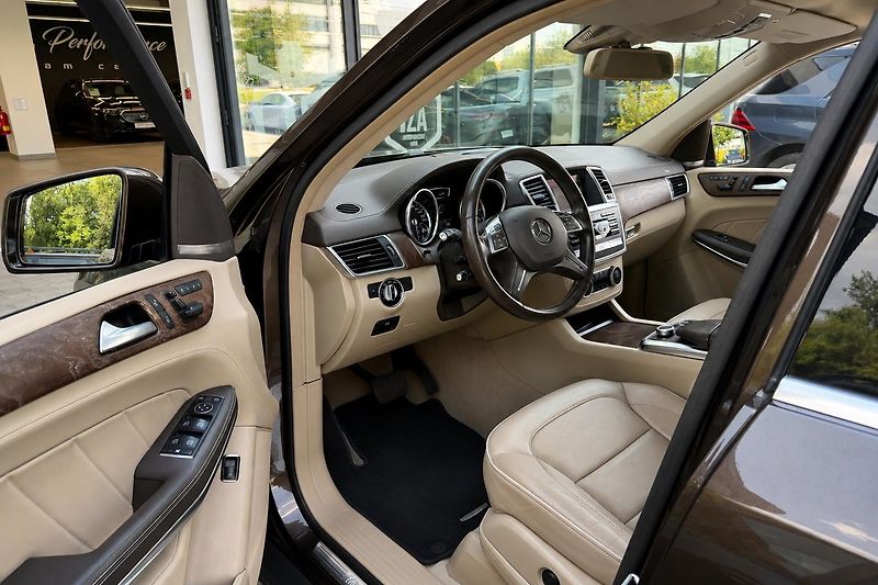 Mercedes-Benz GL (2014) GL 350 Bluetec 4Matic - fotka 10 z 42