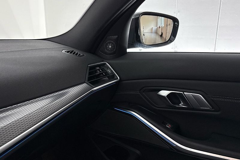 BMW Řada 3 řady 3 | 320d xDrive - fotka 19 z 26
