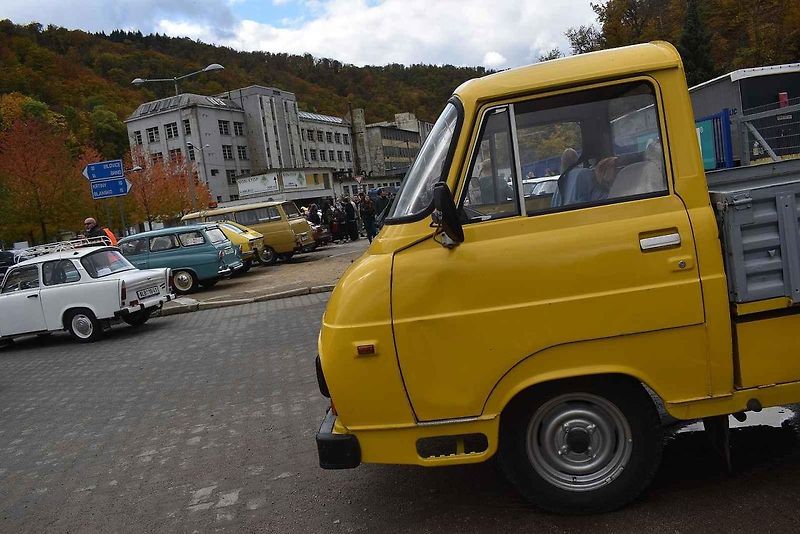 Historie na silnici! Fanoušci starých vozů zaplnili centrum Adamova. Na tradiční Doklikované.