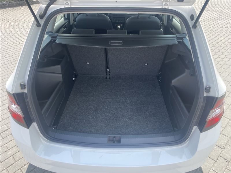 Škoda Fabia 1,4 TDi 66kw Klima FrontAssist - fotka 9 z 32