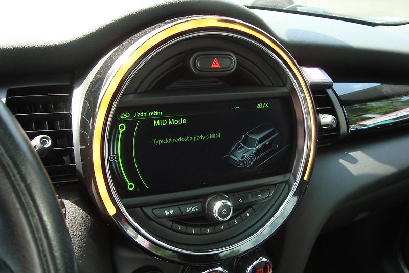Mini Cooper (2017) 1.5 D, AUTOMAT - fotka 58 z 66