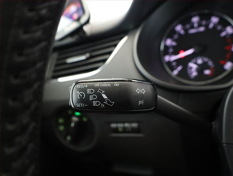 Škoda Octavia (2013) 1.8 TSI, Tempomat - fotka 16 z 18