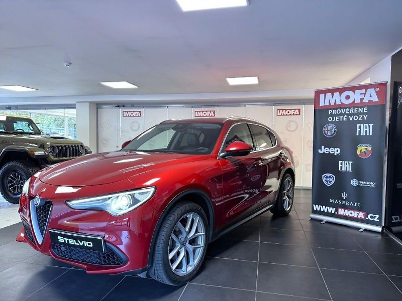 Alfa Romeo Stelvio (2017) 2.0T 280k AT8 ZF Q4 4x4 First - fotka 3 z 17