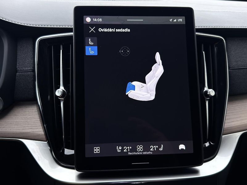 Volvo XC90 B5 AWD PLUS BRIGHT // +kola  - fotka 29 z 50