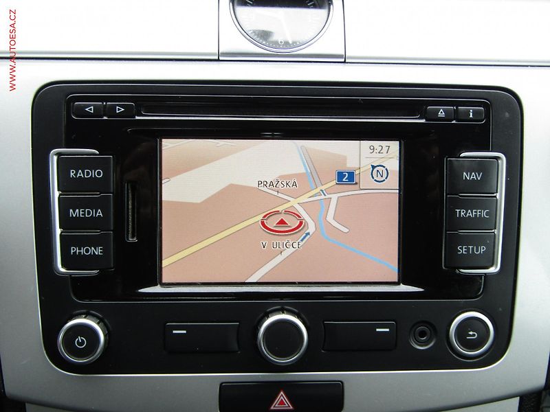 Volkswagen Passat (2011) 1.4 TSi, AC, výhřev sed - fotka 15 z 20