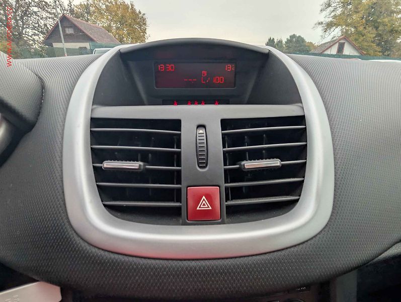 Peugeot 207 (2009) 1.4 i, 1.maj,ČR, Klima - fotka 15 z 18
