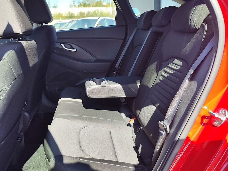Hyundai i30 1.0 T-GDi/74kW Style DCT MHEV - fotka 11 z 36