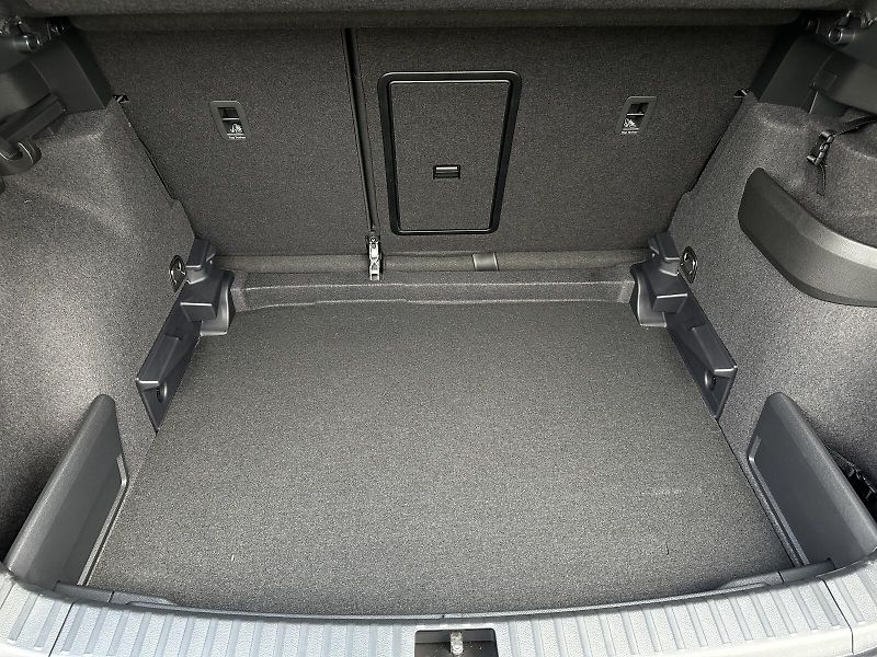Škoda Karoq 1.5TSi DSG 150PS Top & Selecti - fotka 37 z 40