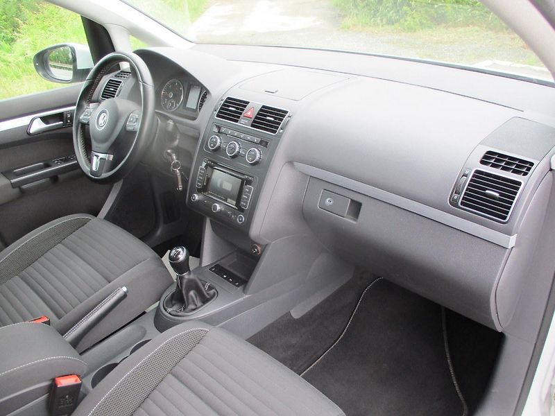 Volkswagen Touran TDI CUP*77KW*TZ*NAVI*VÝHŘEV* - fotka 25 z 50