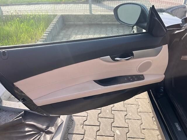 BMW Z4 (2010) 3.0 /190kW - fotka 5 z 14