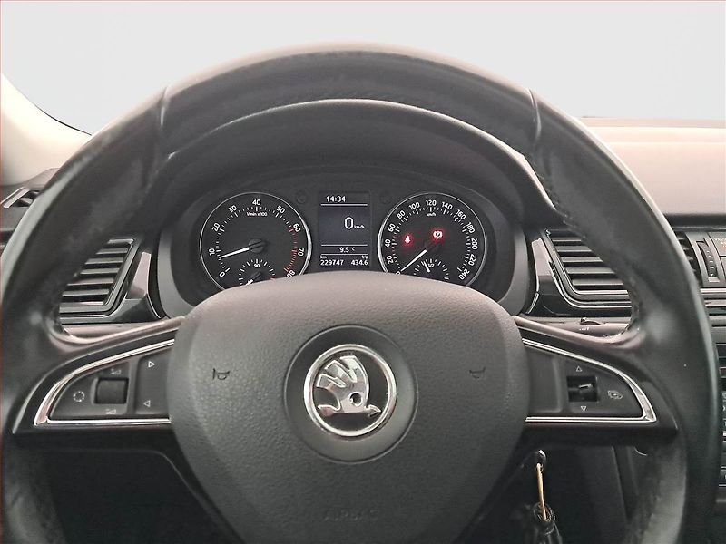 Škoda Rapid (2015) Spaceback 1.2 TSI, ČR,1.maj - fotka 16 z 16