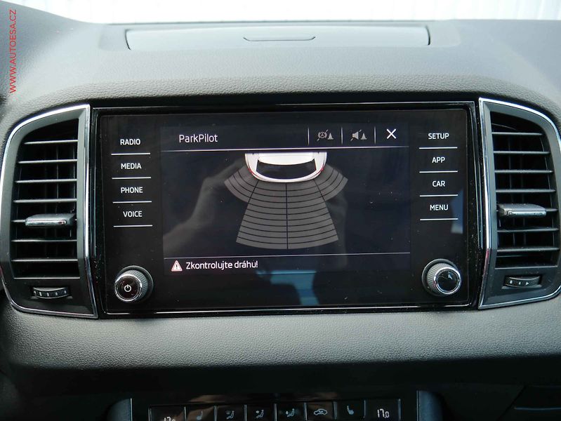 Škoda Karoq (2018) 1.6 TDi, ČR, LED, AC, TZ - fotka 17 z 19