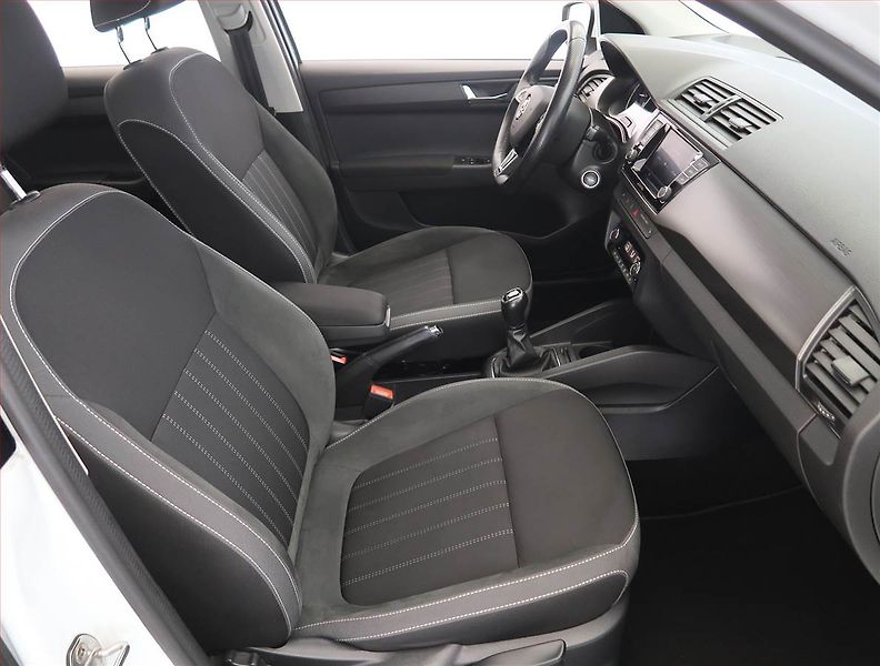 Škoda Fabia (2019) Style 1.0 TSI, Serv.kniha - fotka 9 z 23