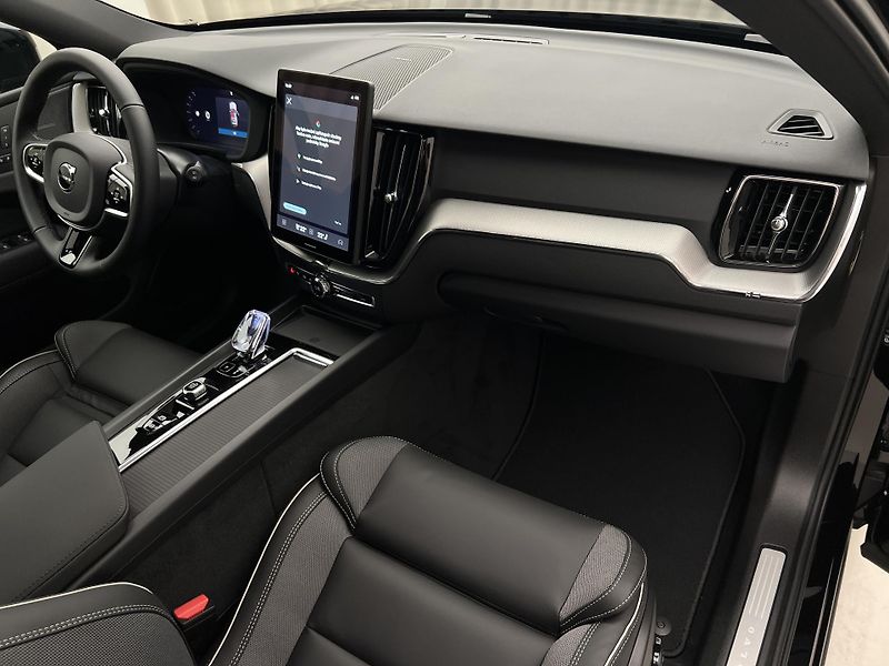 Volvo XC60 (2026) B5 AWD BLACK EDITION PLUS AUT - fotka 19 z 42